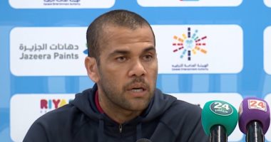 دانى ألفيس: علينا الفوز بالدورى الأوروبى ومستقبلي مع برشلونى تحدٍ