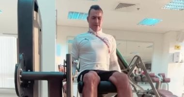 "عاش يا سد".. الحضرى يخوض وصلة تدريبات فى الجيم على هامش معسكر الفراعنة