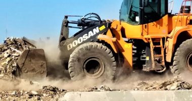 مدينة فايد بالإسماعيلية تشن حملات نظافة وإنارة للشوارع بالقرى والنجوع.. صور