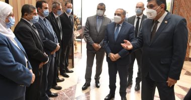 وزير الإنتاج الحربى: نطور خطوط الإنتاج بشركات الوزارة لمواكبة الأحدث عالميا 