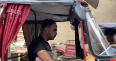 "توك توك الماجستير".. إسلام حاصل على دراسات عليا فى القانون وطول حياته بيصرف على نفسه