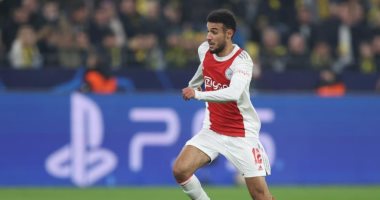 لاعب عربي جديد يقترب من برشلونة مجانا 