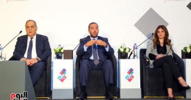 مساعد وزير الاتصالات: بدء تشغيل الترددات الجديدة لشركات المحمول