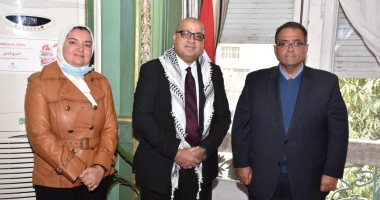 نائب رئيس جامعة عين شمس يبحث مع سفارة فلسطين تيسيرات الطلاب الدارسين فى مصر