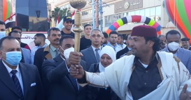 محافظ مطروح يوقد الشعلة لبدء الاحتفالات بالعيد القومى المستمرة 3 أيام.. لايف