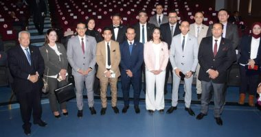 وفد من تنسيقية شباب الأحزاب يشارك بحفل تخريج سفراء المناخ بجامعة عين شمس