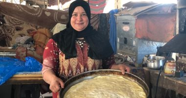 30 عاما من الكفاح.. "أم إسلام" ملكة الفطير المشلتت والكفافى بالدقهلية