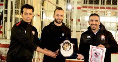 الزمالك والرائد السعودي يتبادلان الدروع على هامش اللقاء الودى