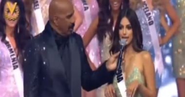طلب غريب من ستيف هارفي لملكة جمال الكون 2021 بتقليد صوت الحيوانات.. فيديو