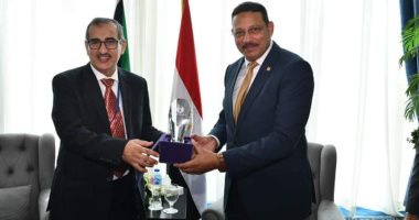 رئيس الرقابة الإدارية يلتقى مجلس أمناء هيئة مكافحة الفساد الكويتية.. صور
