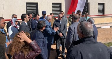 رئيس هيئة تنمية الصعيد يفتتح المرحلة الأولى من مشروع زراعة الجوجوبا غرب مدينة الغردقة.. المساحة 1000 فدان بتكلفة 138 مليون جنيه.. رئيس الهيئة : فدان واحد من الجوجوبا يطلق سنويًا ما يعادل 137.5طن أكسجين.. صور