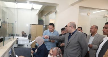 محافظ بنى سويف يتفقد التشغيل التجريبى للمركز التكنولوجى بالديوان العام