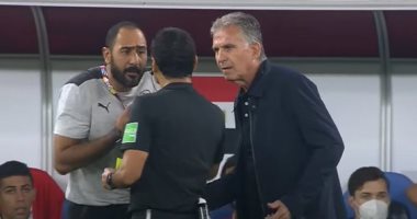 فيديو .. الحكم يُنذر محمد شوقى من على دكة منتخب مصر أمام تونس