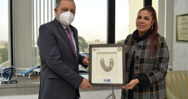 مصر للطيران تحصل على "الجائزة العربية لأعمال الخير" من المجلس العربى للمسئولية 