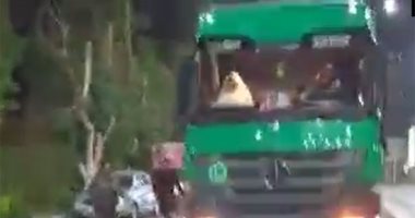 "زفة بالتريلا".. عريس بإسنا يزف عروسه فى "شاحنة" على الطريق الزراعى (فيديو)