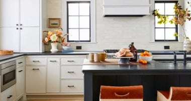 التحكم فى الإضاءة بالصوت وغرف للتخزين.. أحدث تريندات ديكور المطبخ 2022