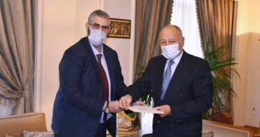 مندوب ليبيا الجديد لدى الجامعة العربية يسلم أوراق اعتماده للأمين العام