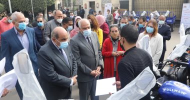 محافظ الجيزة يوجه بحل مشاكل عدد من ذوى الهمم.. ويؤكد: بابى مفتوح