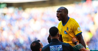 الهلال يتأخر بهدف أمام النصر في الشوط الأول من ديربي الرياض 