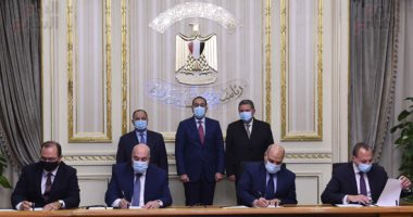 رئيس الوزراء يشهد التوقيع على اتفاقية تسهيل ائتمانى مع المؤسسات العالمية