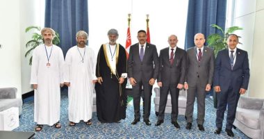 رئيس هيئة الرقابة الإدارية يلتقى نظيره العمانى