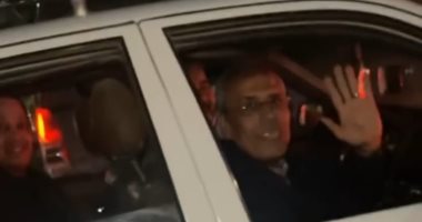 كهربا يتسلح بدعوات والده في الحسين: ربنا يحفظك ويخليك ليا ..فيديو