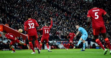 صلاح يقود ليفربول للفوز 3-1 ضد نيوكاسل ويطارد مان سيتي المتصدر.. فيديو