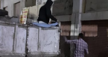صور.. شكوى من تراكم القمامة بطهطا فى سوهاج.. ورئيس المدينة تستجيب