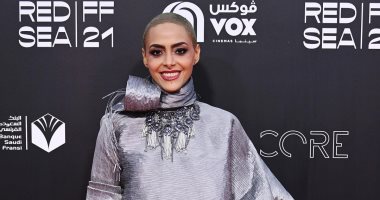 فنانة سعودية تثير الجدل بتقليد شيرين عبد الوهاب.. وترد: حلقت شعري قبلها 