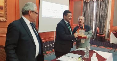 الطاقة الذرية تكرم مدير العلاقات العامة والإعلام على مجهوداته مع الهيئة