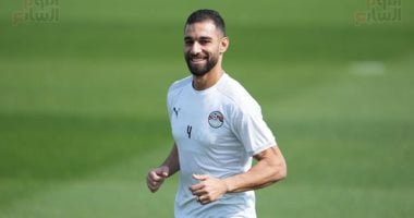 وصلة هزار بين السولية والونش فى مران المنتخب استعدادا لمواجهة قطر.. صور