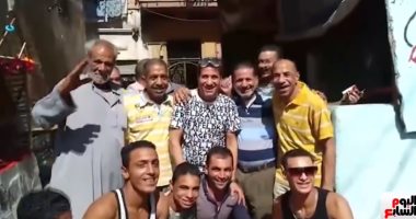 مبينساش أهله.. أحمد شيبة مع أصدقائه يوم الجمعة بالإسكندرية كعادة أسبوعية.. لايف
