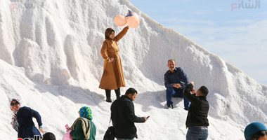 "السعادة ببلاش".. 300 ألف طن ملح نسجت مشهدا أوروبيا بقلب مدينة المقاومة.. حكاية ملاحات بور فؤاد من الحملة الفرنسية وصولا للمطالبة بتحويلها محمية طبيعية.. فوتوسيشن بروح جبال الألب خلال كورونا حولها لمقصد علاجى