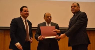 بحضور 5 محافظين و4 رؤساء لجان بمجلسى النواب والشيوخ ومدير مركز المعلومات.. وزير التنمية المحلية يكرم المحافظات بمسابقة أفضل تجربة تنموية ودراسة دعم قرار وقاعدة بيانات.. شعراوى: نهتم بالاستثمار بالكوادر المحلية