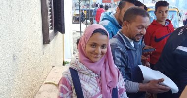 أجدع بنت فى الكون.. بتشتغل على عربية فول وبتذاكر عشان تبقى دكتورة.. لايف وصور