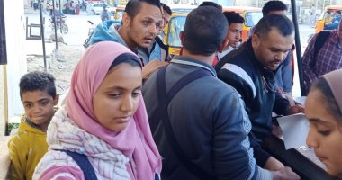 حكاية بنت جدعة.. دعاء تعمل صباحا على عربية فول لتساعد والدها وإخوتها.. تجتهد للالتحاق بكلية الطب.. وتؤكد: فخورة بوالدى ونفسى أحقق حلمه وأصبح طبيبة.. وأعمل معه صباحا وأذاكر دروسى ليلا.. فيديو وصور