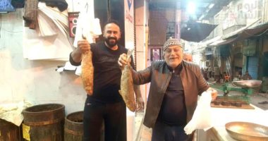بطارخ الفسيخ الملوكى فى البحيرة "كافيار الغلابة".. نوعية الأسماك تتواجد خلال شهر واحد فى السنة.. ومذاقه لا يقاوم ويدخل فى صناعة الكثير من المخبوزات.. ويواجه أمراض القلب والتهاب المفاصل والشيخوخة.. فيديو وصور