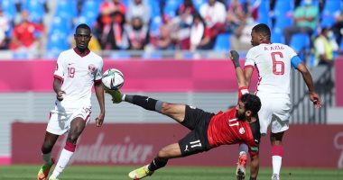 دفاع المنتخب القطرى يتصدى لتسديدة حمدى فتحى.. فيديو وصور