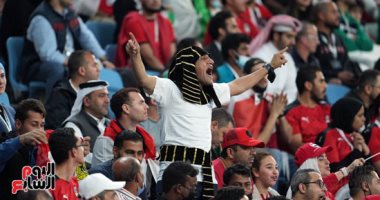حشد جماهيرى كبير بمدرجات استاد القاهرة لدعم المنتخب أمام السنغال.. فيديو