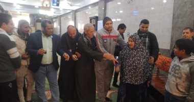 الحاجة كوثر تبلغ 70 سنة ولم تنجب.. تبرعت بمنزلها لإقامة مسجد فى المنيا.. لايف وصور