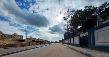 الإسكندرية تتعرض لمنخفض جوى.. عاصفة ترابية وسحب ركامية سوداء تغطى سماء المحافظة.. انخفاض درجات الحرارة إلى11 درجة.. المحافظ يعلن تعطيل الدراسة يومى الأحد والاثنين.. وتحذيرات من أمطار رعدية غزيرة