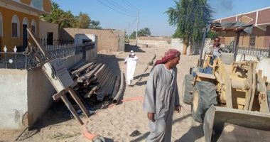 حياة كريمة تحسن خدمات الكهرباء بأسوان وتنفيذ 8 مغذيات بإدفو.. صور