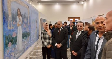 نائب محافظ الأقصر ورئيس الجامعة يشهدان ختام الملتقى الدولى للتصوير.. لايف