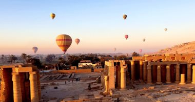 انتظام تحليق رحلات البالون الطائر فى سماء غرب الأقصر لليوم الثانى.. صور