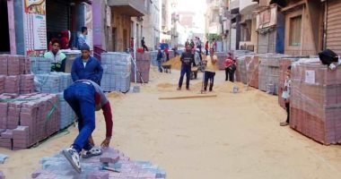 رصف 10 آلاف متر مسطح ببلاط الانترلوك بشوارع أخميم الفرعية بسوهاج