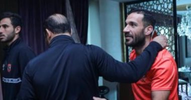 لقطات من وصول علي معلول لمقر إقامة بعثة الأهلي فى الدوحة 