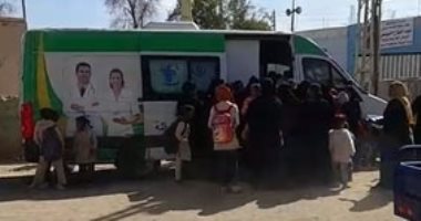حياة كريمة.. قوافل طبية وعلاج بالمجان لخدمة أهالى قرية منيحة بأسوان ..لايف وصور