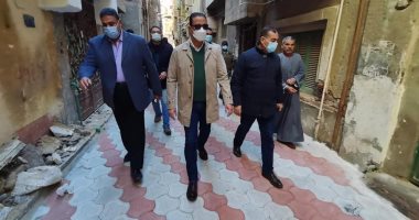 إنجازات الدولة بالصعيد.. تركيب الإنترلوك بمنطقة "دار الرماد" فى الفيوم