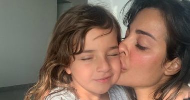 ابنة نادين نسيب نجيم الصغيرة ترقص باحتراف..والفنانة مصدومة في الفيديو 