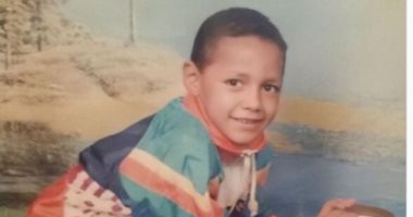 محمد النني يستعيد ذكريات الطفولة بصورة مع أحد كئوس مراكز الشباب